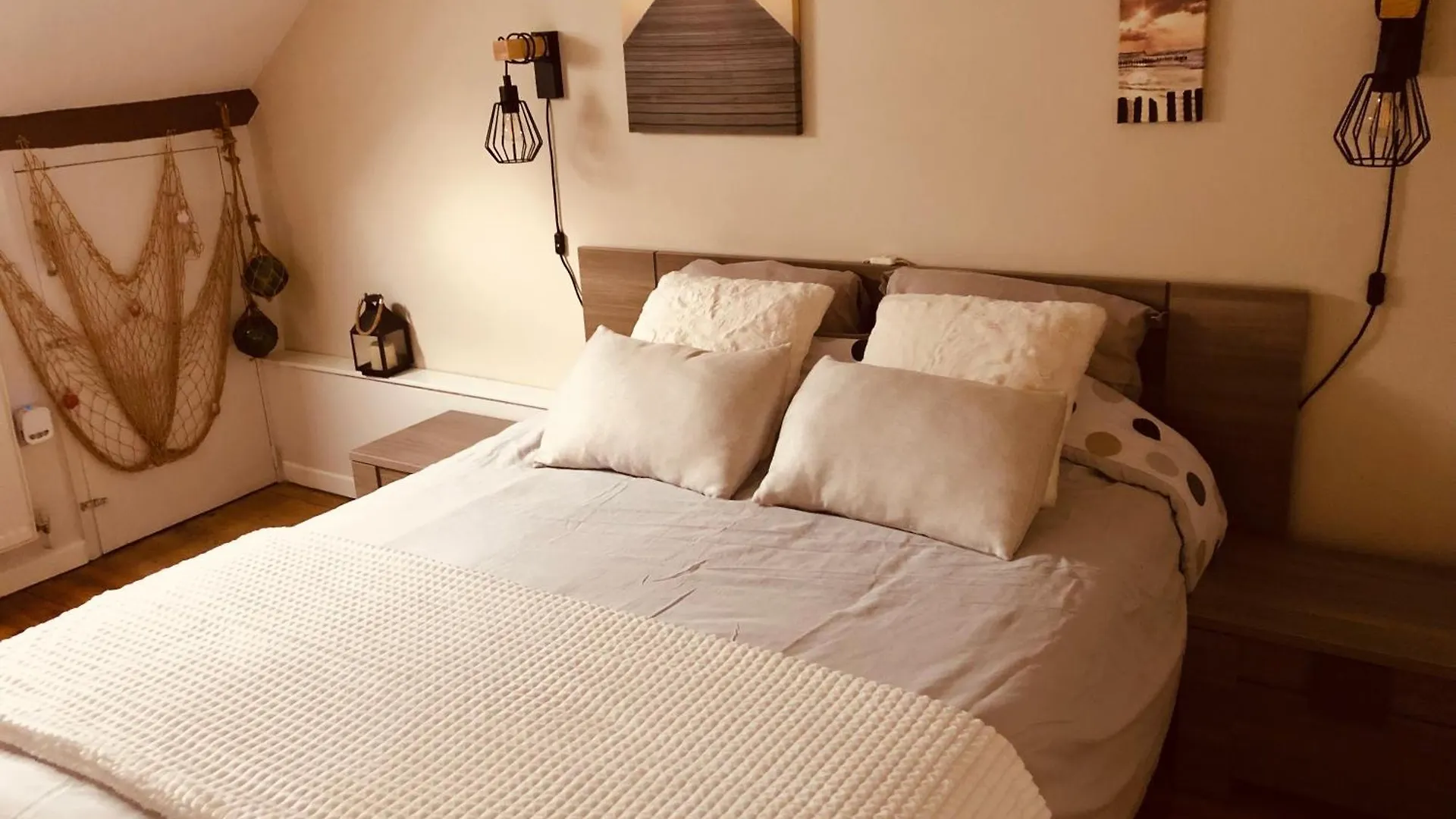 Chambres D'Hotes Bastia Et Bonifacio Retiers Bed & Breakfast